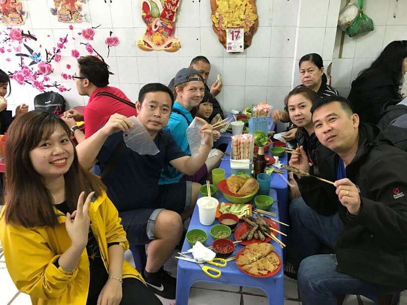 Hanoi: Eat Like a Local Small Group Street Food Tour - The Heart of the Tour: 6 to 7+ Tastings Across Hanoi Staples