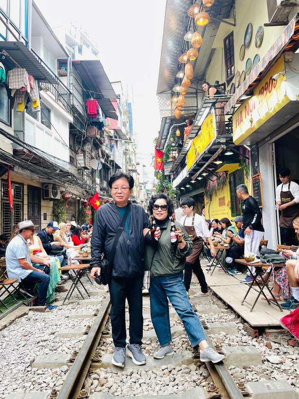 Hanoi Exclusive Craft Beer Bus: Cultural Sightseeing Tour - First stop at Bánh Mì Tâm Hà Nội and how the beer tasting flows