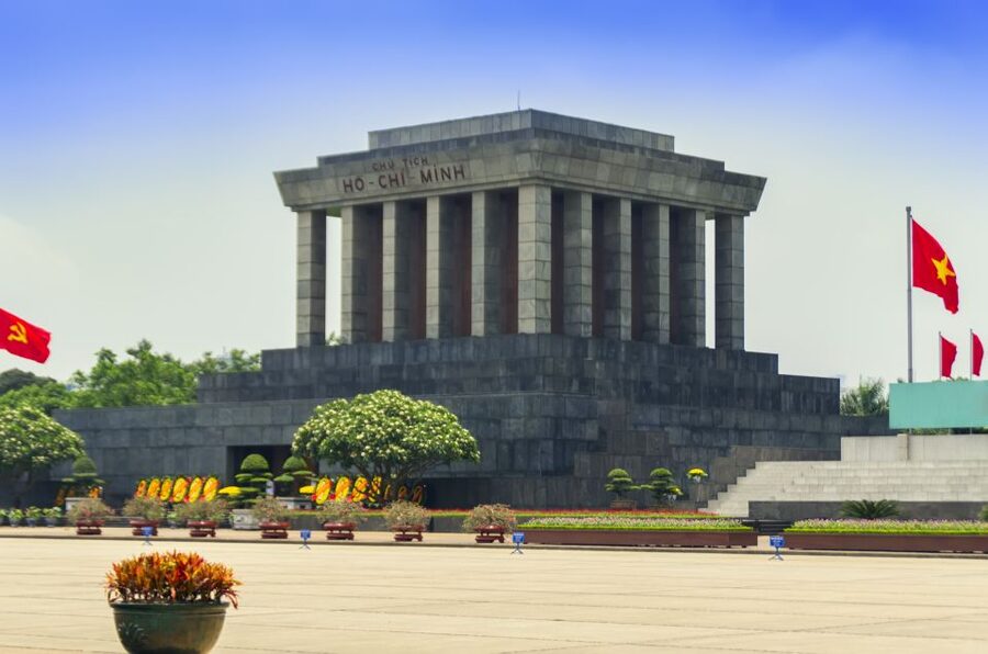Hanoi: Full-Day City Tour and Water Puppet Show - Ho Chi Minh complex: what you can see depends on the day