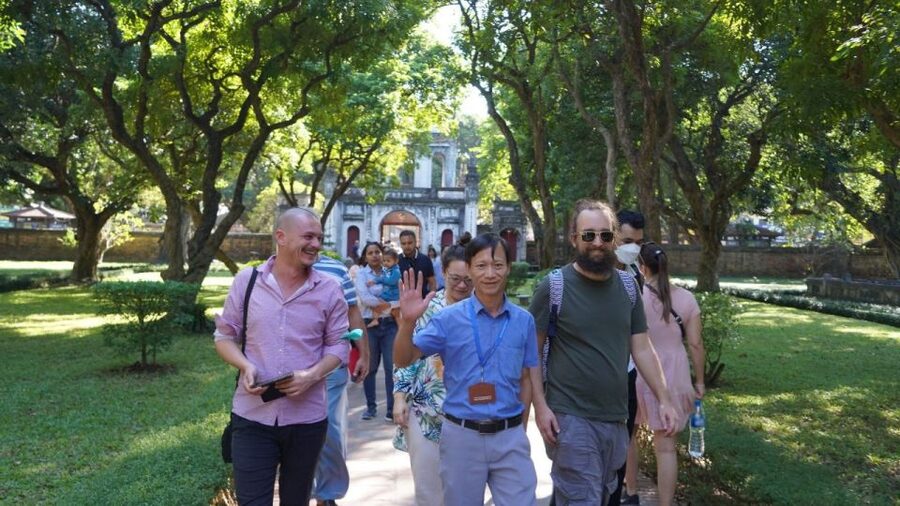 Hanoi: Full-Day City Tour with Lunch and Optional Extras - One Pillar Pagoda: small, famous, and symbol-heavy