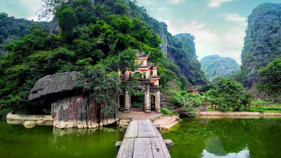 Hanoi: Full Day Guided Tour of Hoa Lu, Trang An, Mua Cave - Mua Cave (Dancing Cave) and Lying Dragon Mountain Steps