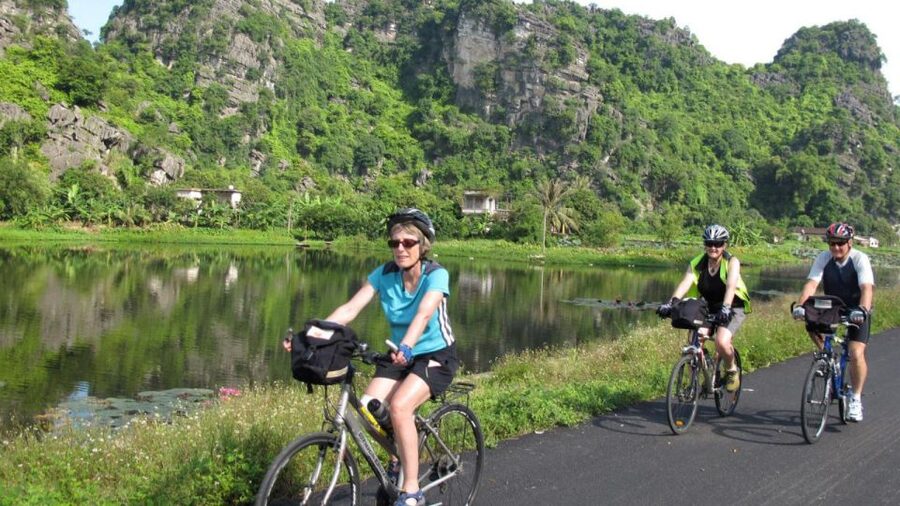 Hanoi: Full Day Guided Tour of Hoa Lu, Trang An, Mua Cave - Price and Value: Is $52 Fair for What You Get?