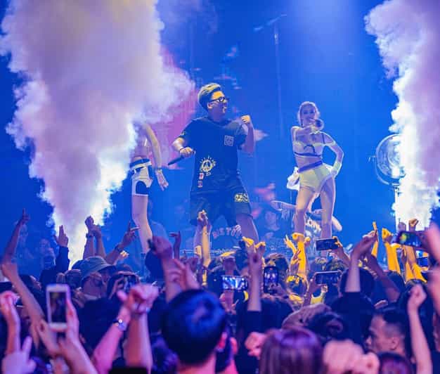 Hanoi: Guided Bar Crawl with Drinks and Nightclub Entry - Stop 1 and 2 bars: unlimited beer, welcome drinks, and icebreakers
