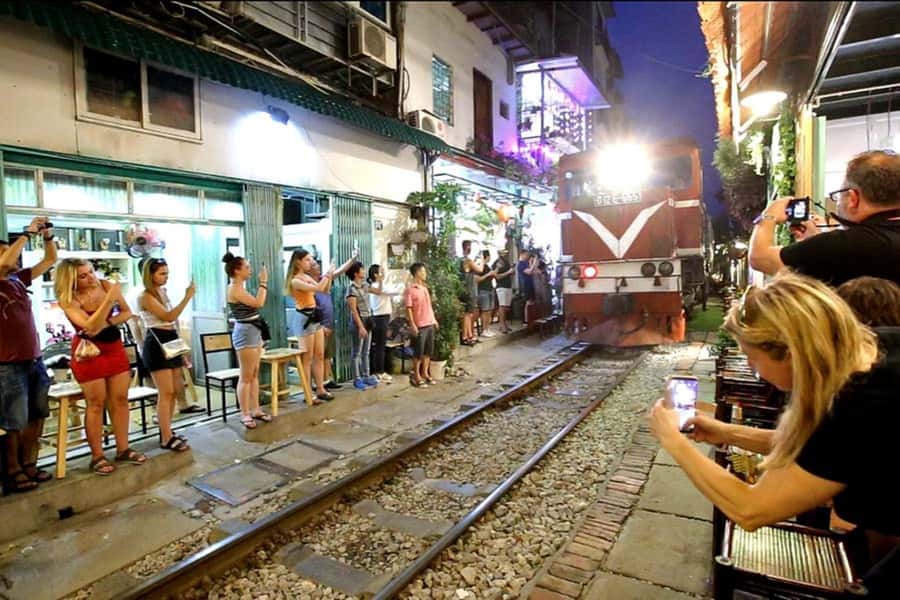 Hanoi: Guided City tour - Discover the Heart of Vietnam - Hoa Lo Prison Museum: from French colonial cells to Hanoi Hilton
