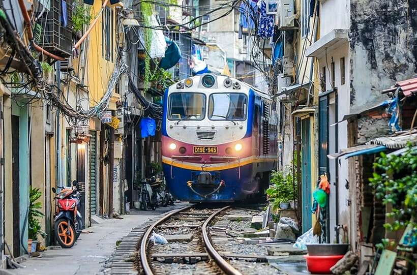 Hanoi: Guided Food Tour with Train Street Visit - Starting at No. 38 Bát Sứ: where your Hanoi evening begins