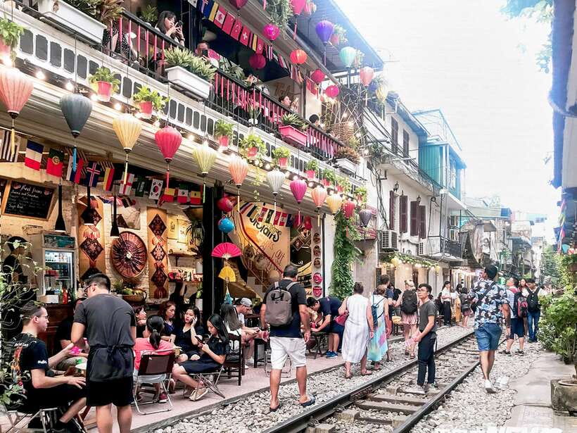 Hanoi: Guided Food Tour with Train Street Visit - How the Train Street pass-by works when the trains are not guaranteed