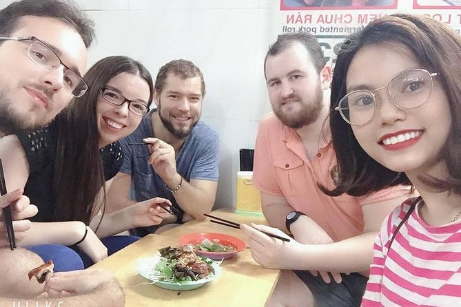 Hanoi Guided Street Food Tour Small Group - How the guide handles the Old Quarter maze, traffic, and pacing