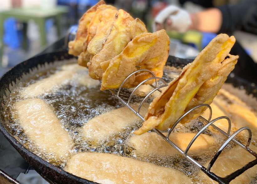 Hanoi: Guided Street Food Tour with Train Street Experience - The drink at Train Street: what you gain beyond photos