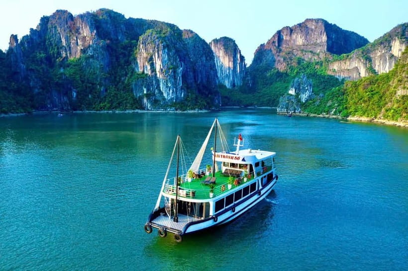 Hanoi-Ha Long 1D: Caves, Islands, Kayak, Lunch & Small Boat - Sung Sot Cave, the cave stop that sets the tone