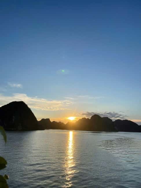 Hanoi-Ha Long 1D: Caves, Islands, Kayak, Lunch & Small Boat - What to pack for a cave and water day