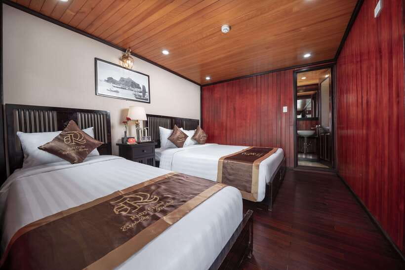 Hanoi: Ha Long Bay 2-Day 1-Night Tour by 4-star Luxury Junk - Getting on board in Tuan Chau (and why timing matters)