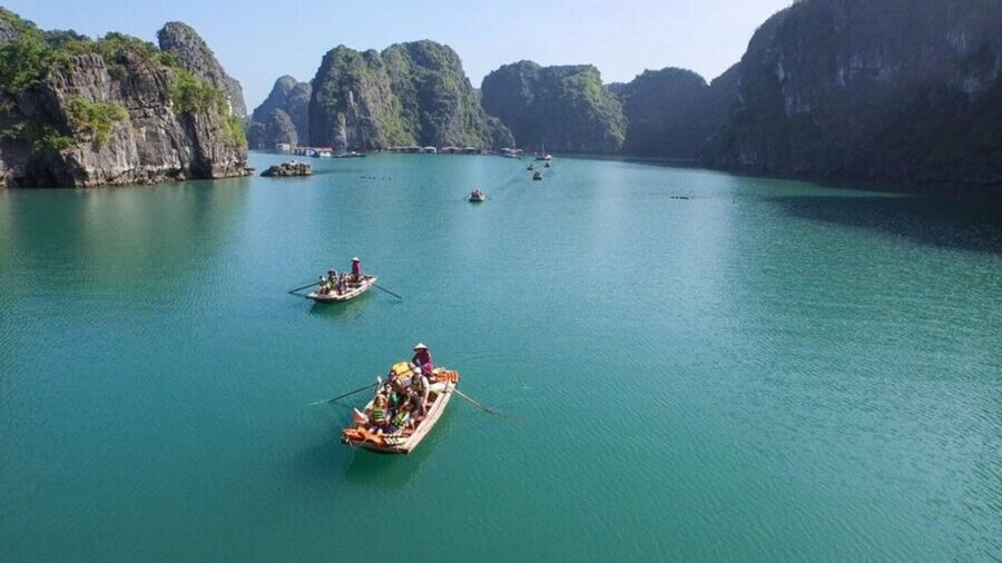 Hanoi: Ha Long Bay Cruise Day Tour visit Titop island & Cave - Luon Cave water caves: kayak or bamboo boat