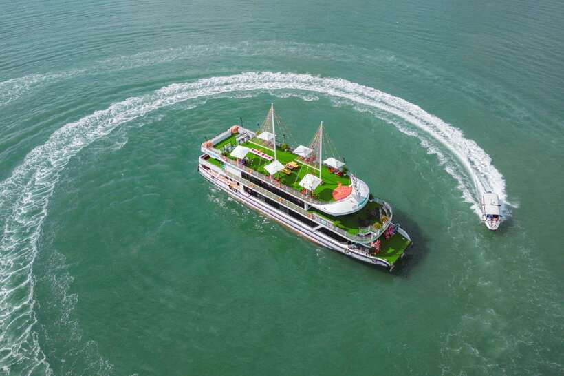 Hanoi: Ha Long Bay Day Tour - Apollo Cruise, Jacuzzi, Buffet - Sung Sot Cave at Ha Long Bay: the biggest stop and the best photo payoff