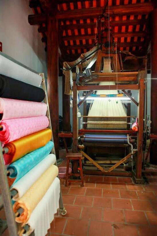 Hanoi: Half-day Silk Weaving Journey In Van Phuc Tour - Shopping at Van Phuc: reasonable prices, but go in with a plan