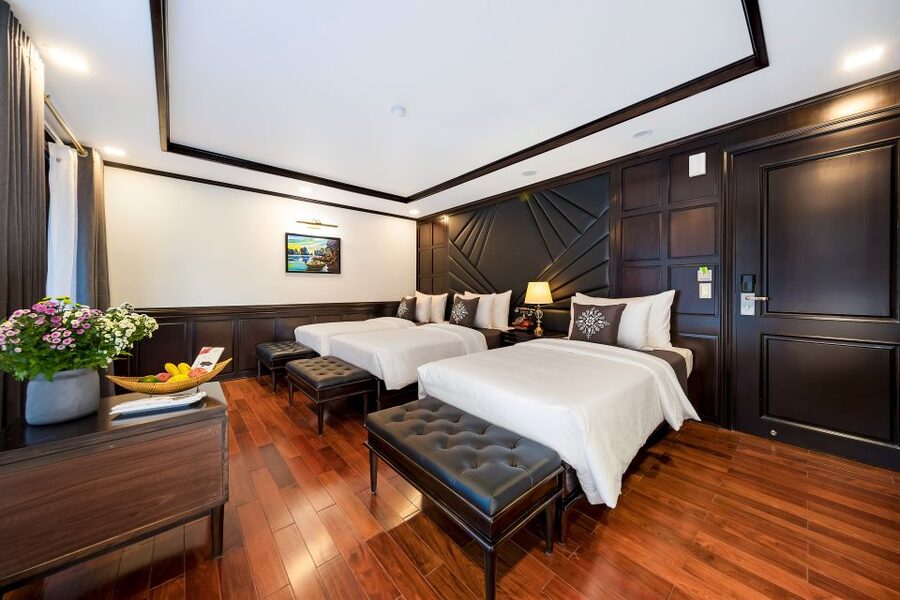 Hanoi: Halong Bay 2-Day 5-Star Balcony Cruise & Bathtub - Day 2: Tai chi, Ao Ech kayaking or swimming, and Cat Ba cave time
