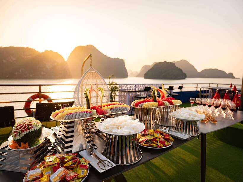 Hanoi: Halong Bay Cruise, Amazing Cave, Titov Island & Kayak - Timing and logistics: the real door-to-door picture
