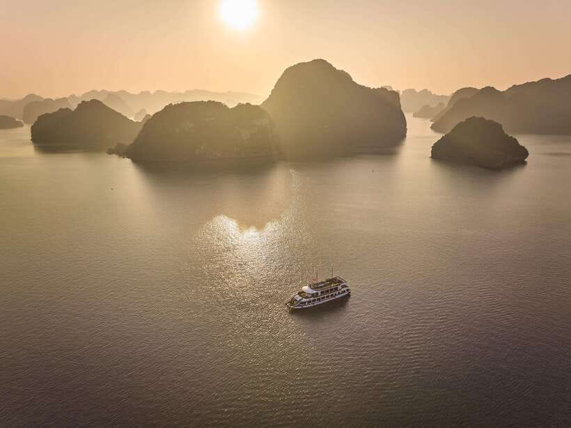 Hanoi: Halong Bay Cruise, Amazing Cave, Titov Island & Kayak - The coach ride and Tuan Chau Port arrival