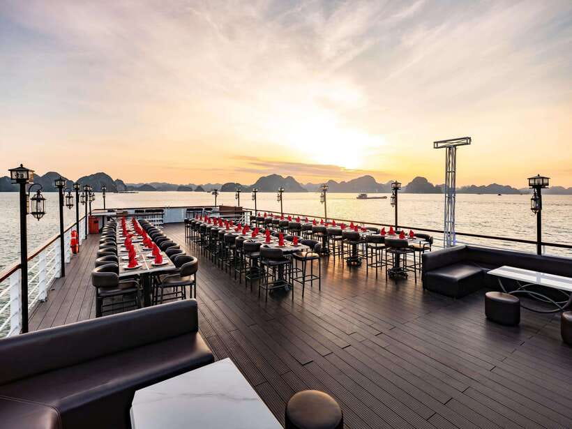 Hanoi: Halong Bay Full-Day Tour with 5-star Diamond Cruise - Halong Bay Views From the Main Cruise Route: Thumb Rock and Friends