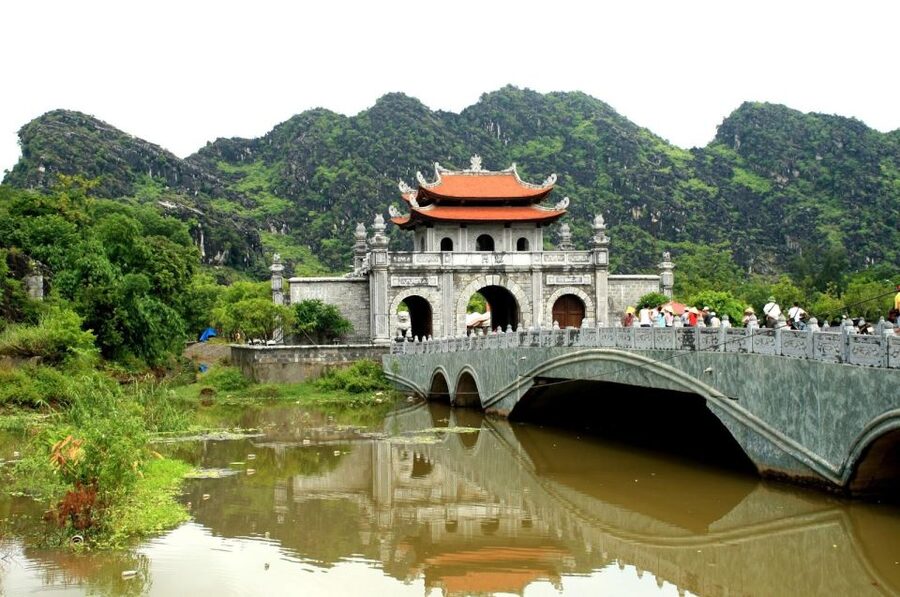 Hanoi: Hoa Lu, Trang An, and Mua Cave Full-Day Trip - Trang An boat trip: the UNESCO waterway viewpoint you earn