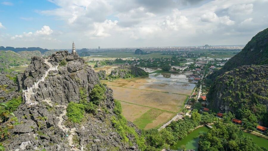 Hanoi: Hoa Lu, Trang An, and Mua Cave Full-Day Trip - Mua Cave: the 500 stone steps and the Tam Coc view