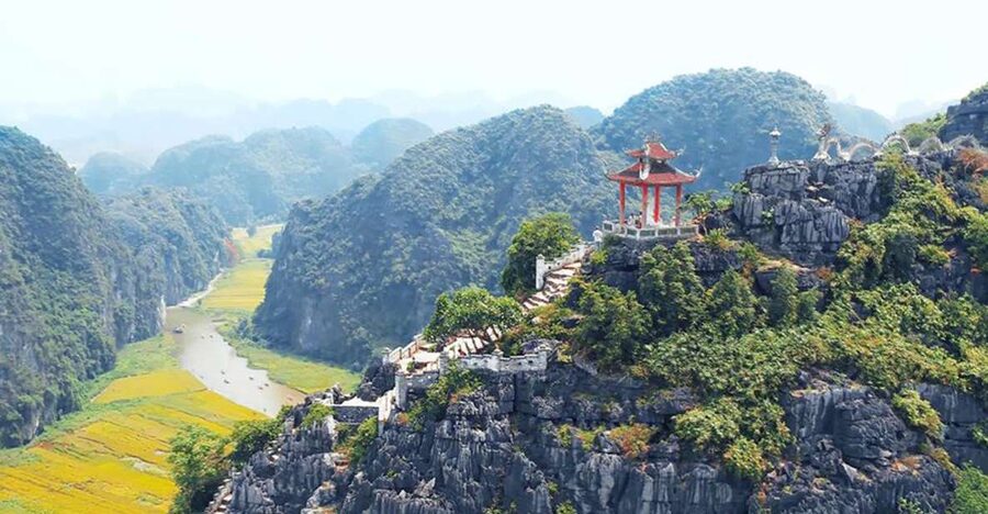Hanoi: Hoa Lu, Trang An Caves & Mua Cave Day Trip and Lunch - Trang An River by Sampan: Caves, photo angles, and Kong Island stops