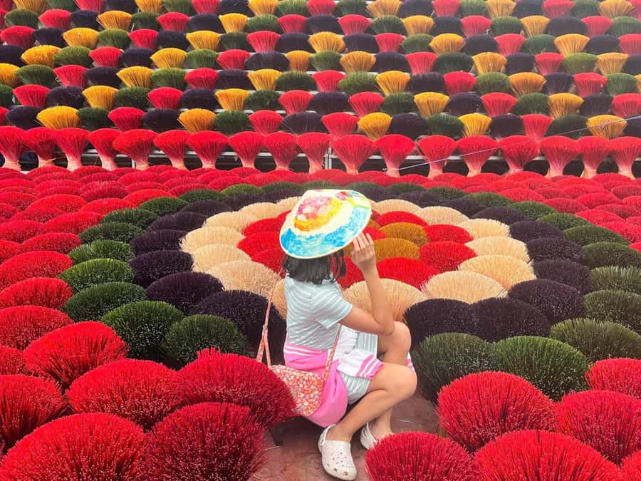 Hanoi: Incense, Hat Making & Lacquer Villages Artisanal Tour - Train Street drop-off: fun photos, but manage your time