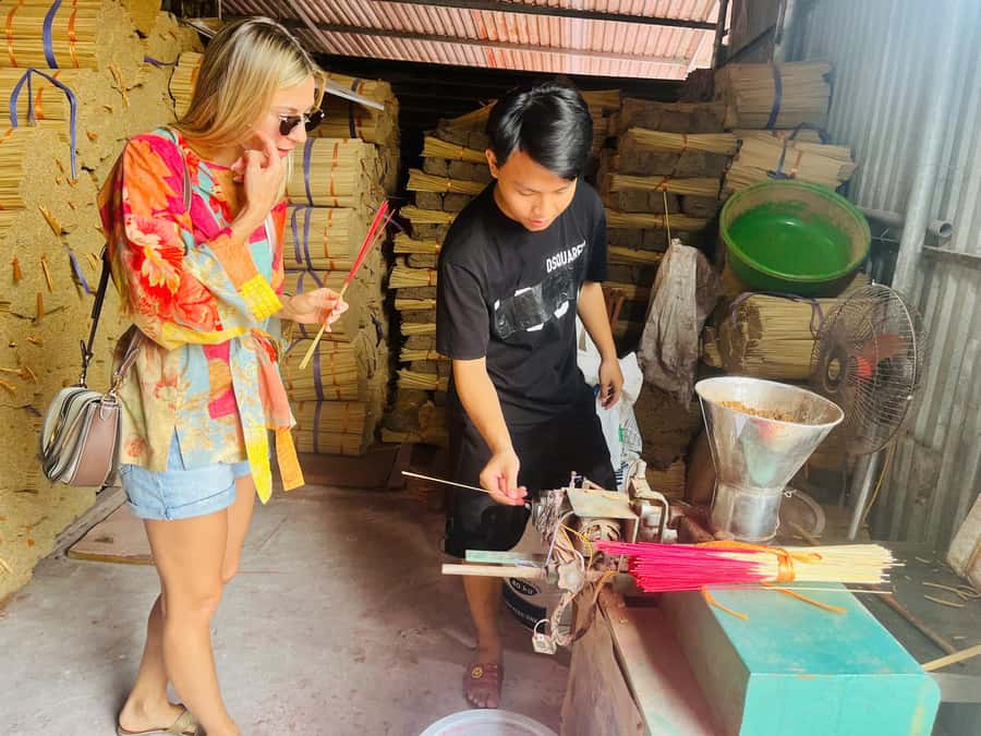 Hanoi: Incense Village, Hat, Lacquer, City Tour+Water Puppet - Water Puppet show: 50 minutes that make the culture feel playful