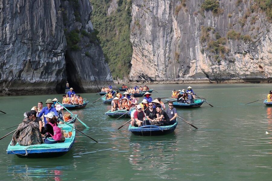 Hanoi: Islands & Caves Ha Long Cruise with Lunch & Kayaking - Getting from Hanoi and back: logistics that affect your comfort