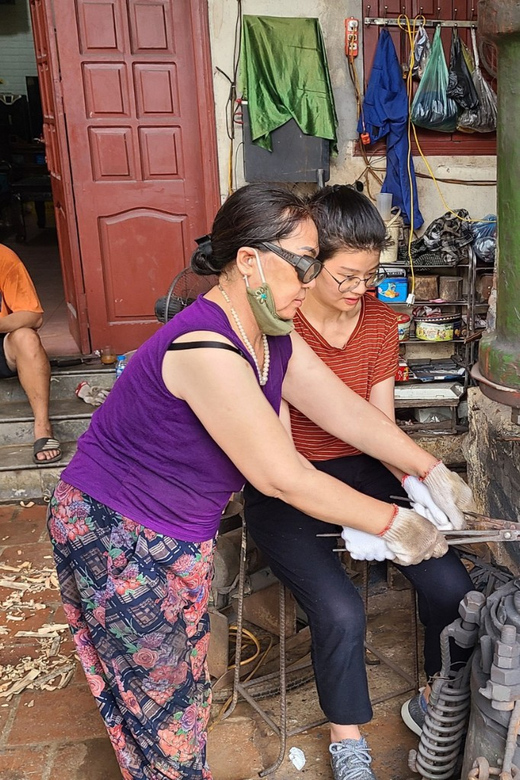 Hanoi Knife Making Traditional Workshop - Choosing your knife and making it yours, not just theirs