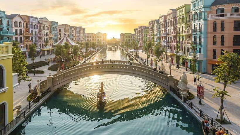 Hanoi: Mega Grand World with Bat Trang Pottery Village - The Half-Day Flow From Pickup to Grand Voyage