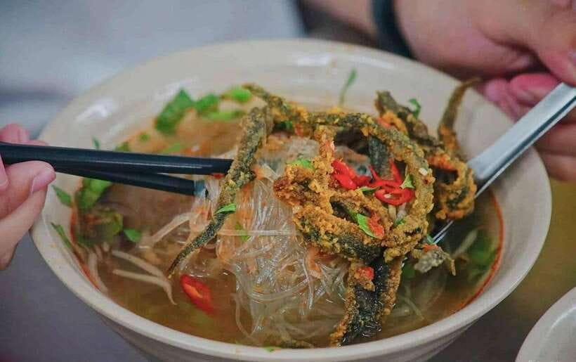 Hanoi: Michelin Guide Street Food Walking Tour - Crispy eel glass noodles: where crunch meets a long-simmer broth