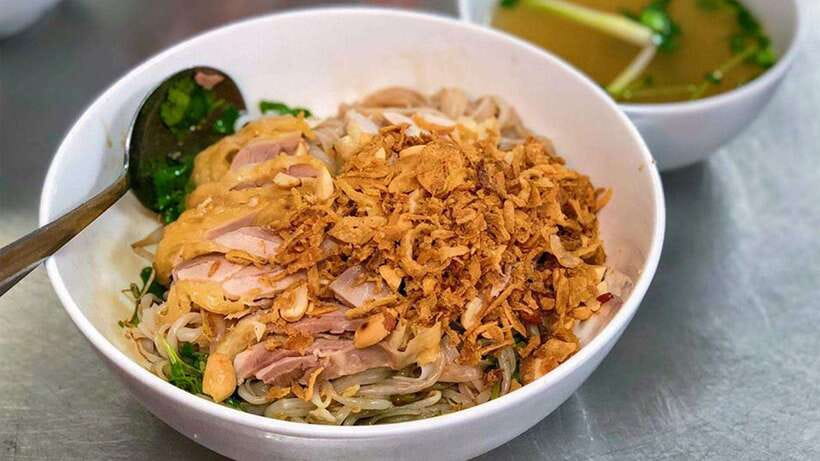 Hanoi: Michelin Guide Street Food Walking Tour - Dry chicken pho to launch: sauce-forward comfort food
