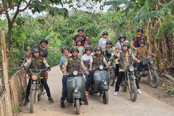 Hanoi Motorbike Tour: Food, Culture and Fun by Vintage Motorbike - Train Street Coffee Stop, and How They Handle the Passing Train