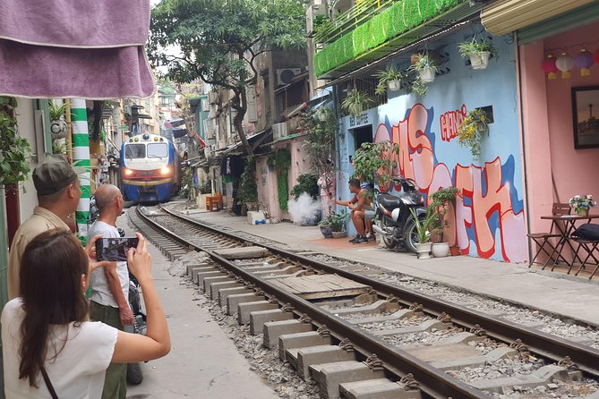 Hanoi Motorbike Tour: Food, Culture and Fun by Vintage Motorbike - The Café Finish for Northern Vietnam Flavors and a Breather