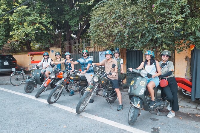 Hanoi Motorbike Tour: Hanoi HIGHTLIGHTS & HIDDEN GEMS - Bếp Vua Chả Cá cơ sở 4: a practical photo-and-situation stop