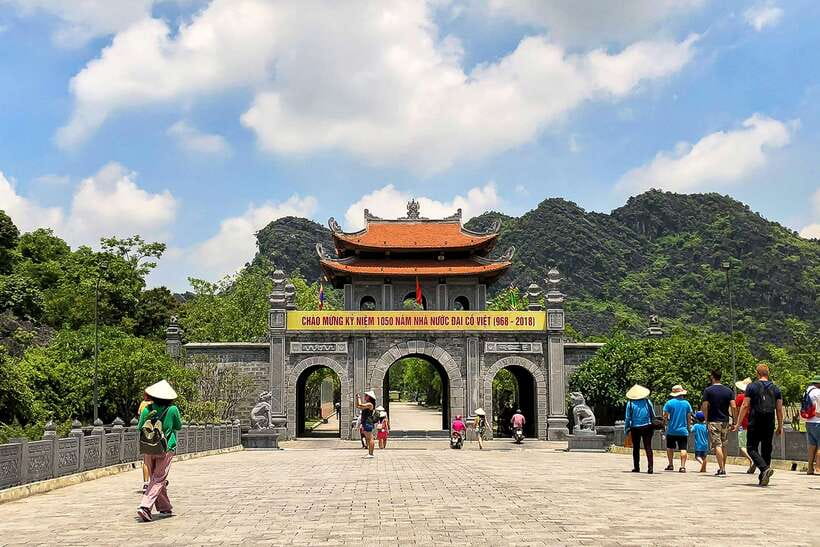 Hanoi/Ninh Binh: 1-Day Tam Coc/Trang An, Hoa Lu & Mua Caves - Hoa Lu Ancient Capital: Dinh and Le Kings in Temple Form