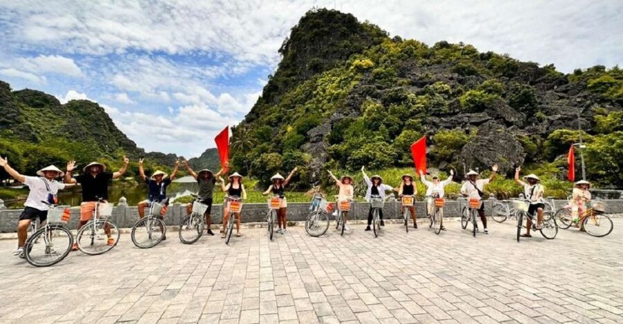 Hanoi: Ninh Binh, Hoa Lu, Tam Coc and Mua Cave Day Trip - One-Day Hit List: Hoa Lu, Tam Coc, and Mua Cave