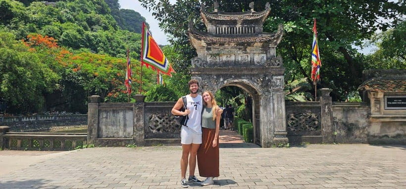 Hanoi: Ninh Binh- Hoa Lu - Trang An - Mua Cave - Best Seller - Mua Cave climb to Lying Dragon Mountain: the viewpoint reality check