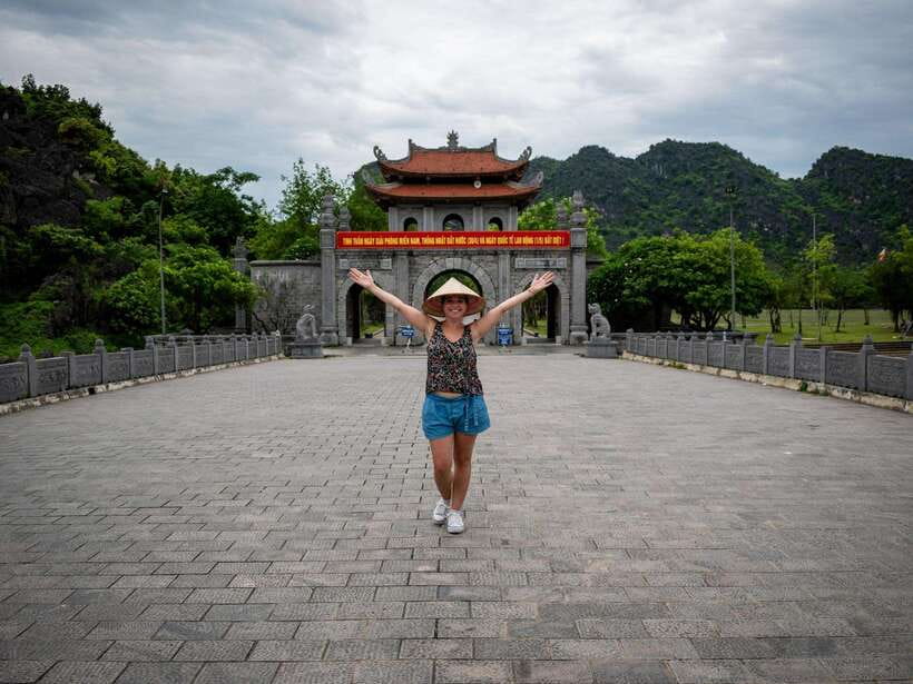Hanoi: Ninh Binh, Hoa Lu, Trang An & Mua Cave Day Trip - Lunch in rural Vietnam: buffet comfort with vegan options