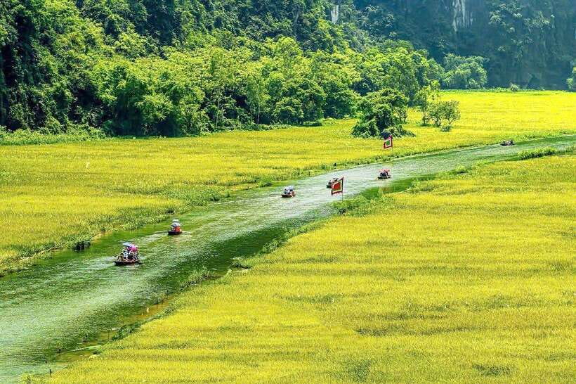 Hanoi: Ninh Binh, Tam Coc, Mua Cave & Hoa Lu with cycling - Tam Coc boat ride: slow time on the river, fast time for photos