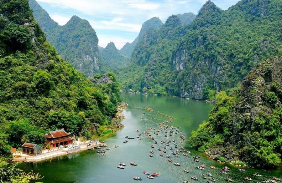 Hanoi / Ninh Binh: Trang An eco-tourism - Hoa Lu & Mua Cave - Hang Mua and Mua Cave: The 500-Step Climb for Panoramic Views