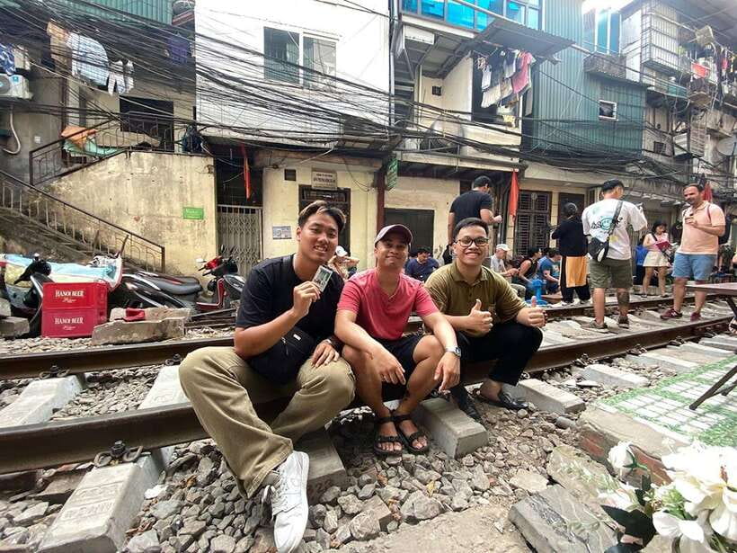 Hanoi: Old Quarter Street Food Tour with 12+ Tastings - The Train Street option: the thrill, the seat, and the timing