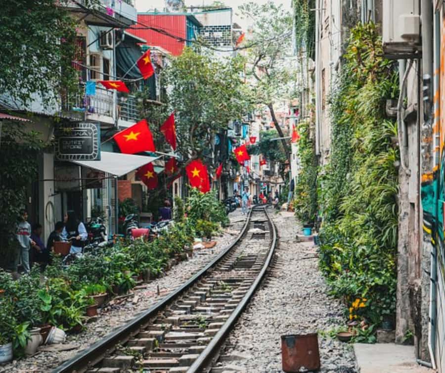 Hanoi: Private Half-day City Highlights and Hidden Gems Tour - A half-day Hanoi route that connects Ho Chi Minh to Train Street