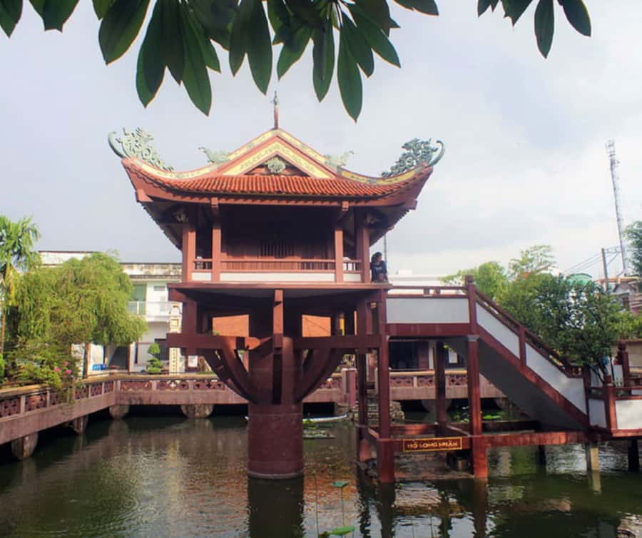 Hanoi: Private Half-day City Highlights and Hidden Gems Tour - Ba Dinh Square and Uncle Ho’s preserved body in a glass case