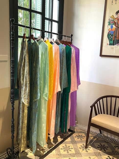 Hanoi: Rent a Traditional Ao Dai & Photo Walk in Old Quarter - Dressing room to final look: styling help that actually helps