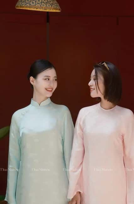 Hanoi: Rent a Traditional Ao Dai & Photo Walk in Old Quarter - Photo corners in a heritage house, plus a guided Old Quarter feel