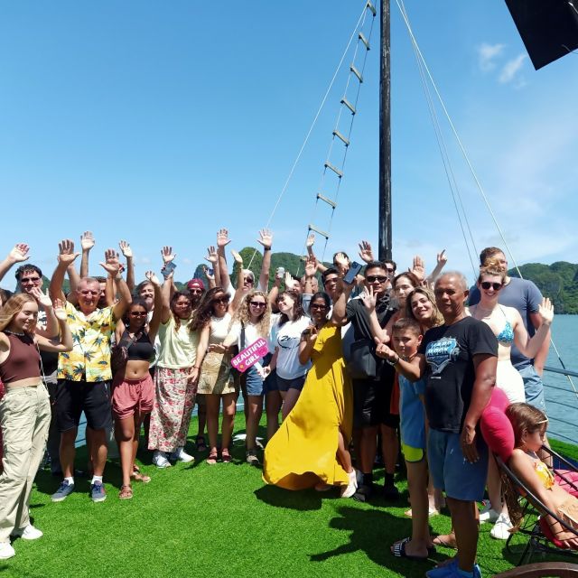 Hanoi: Roundtrip Halong Bay Islands, Caves, Kayaking & Lunch - Who should take this 1-day Ha Long Bay cruise with caves and kayaking