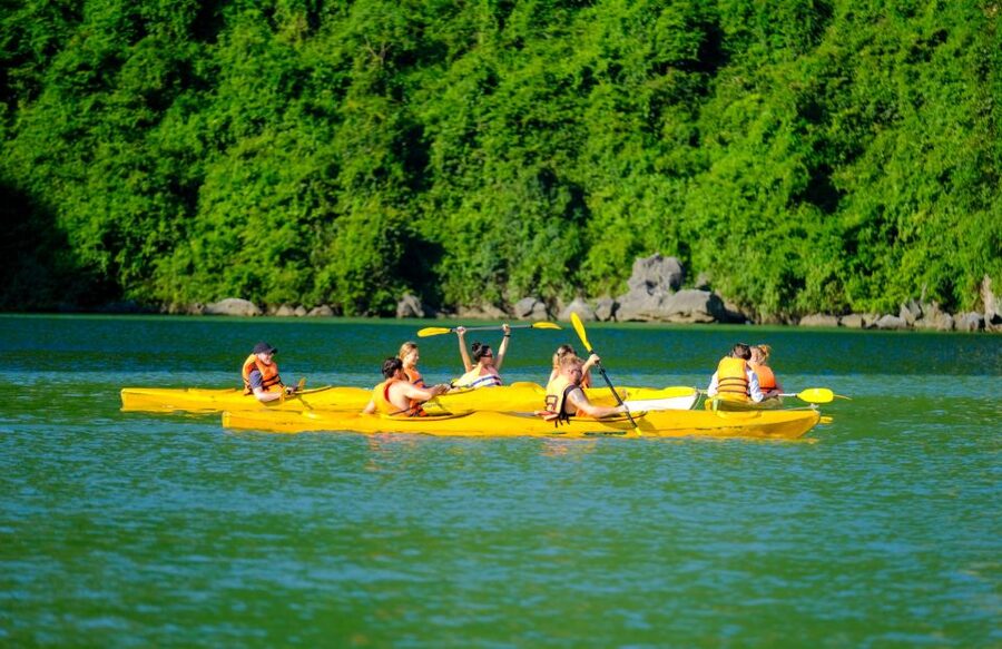 Hanoi: Roundtrip Halong Bay Islands, Caves, Kayaking & Lunch - Booking tips, packing list, and weather reality