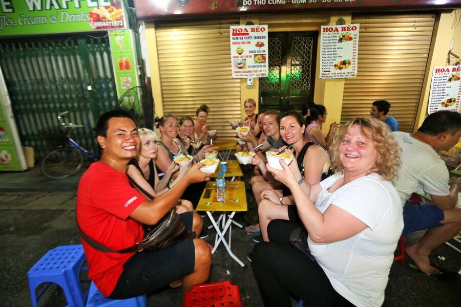 Hanoi: Street Food Experience with 5 Food Stops - Banh mi and fruit tastings that set your flavor expectations