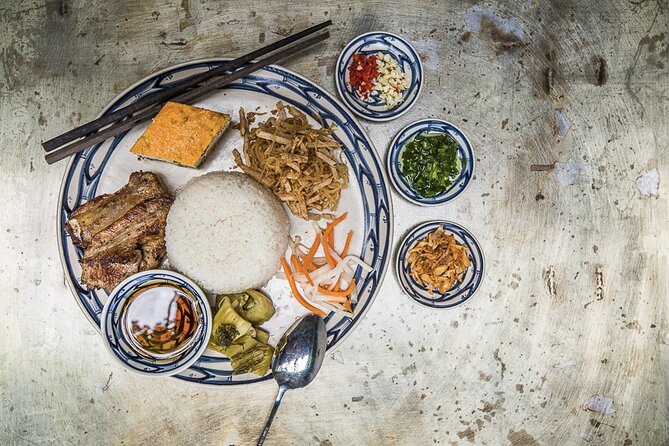 Hanoi Street Food Tour By Motorbike + Sightseeing SAFE & FUN - Oc Di Tu Seafood and the West Lake Break